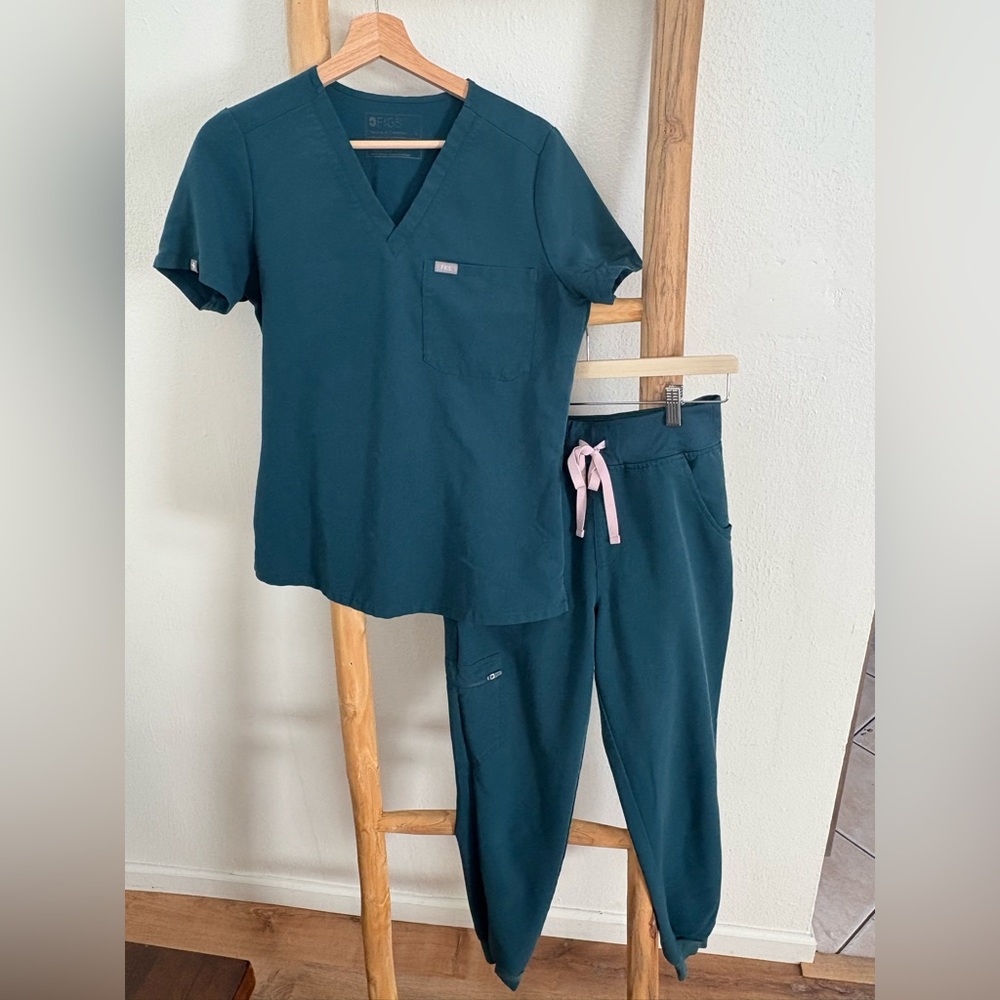 Figs women’s Teal Scrub Set size small